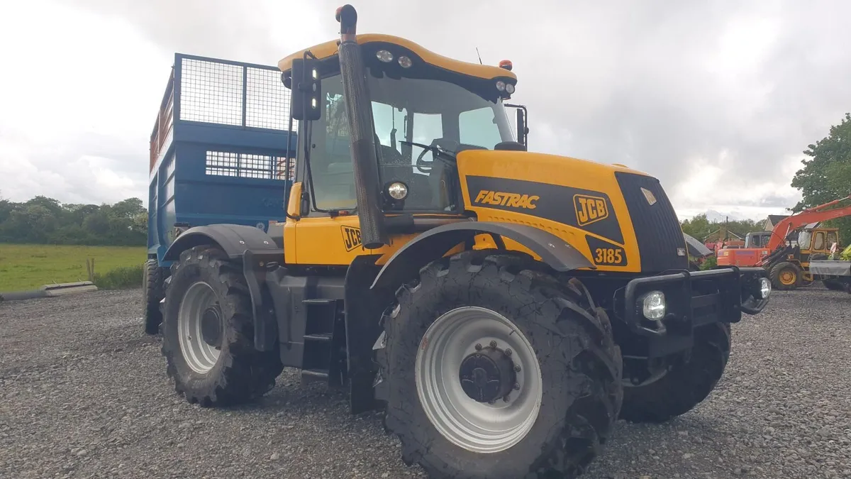 JCB fastrac 3185 with Kane 20ft trailer - Image 2