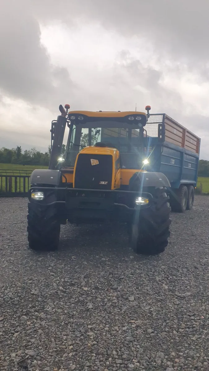 JCB fastrac 3185 with Kane 20ft trailer - Image 3