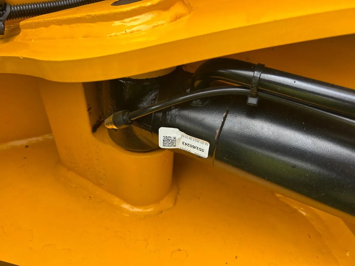 Jcb TM320s Auto Greaser - Image 4