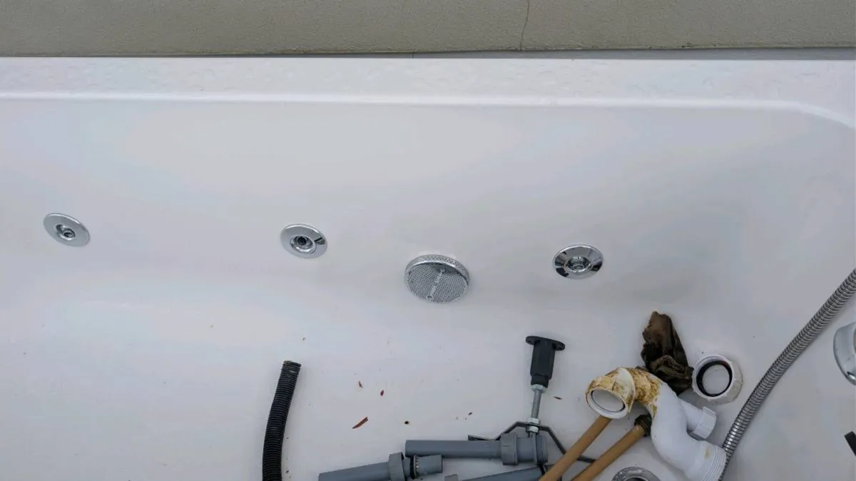 Jacuzzi bath - Image 4