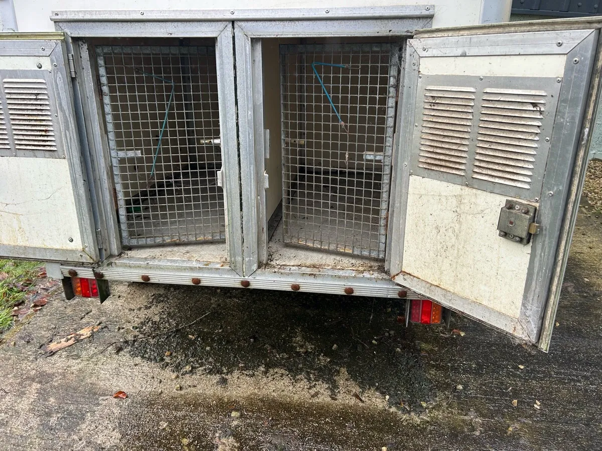 Dog Trailer - Image 2