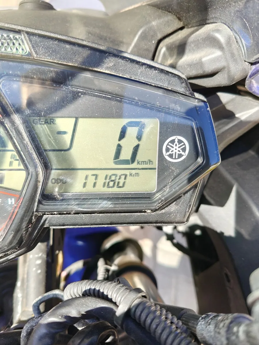 YAMAHA R25 2020 - Image 2