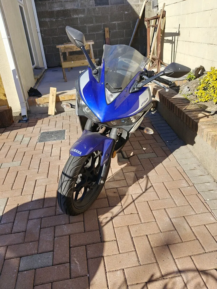YAMAHA R25 2020 - Image 4