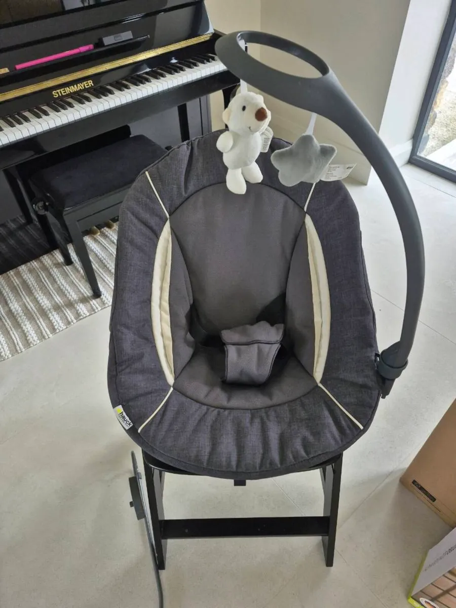 Hauck high chair and bouncer - Image 4
