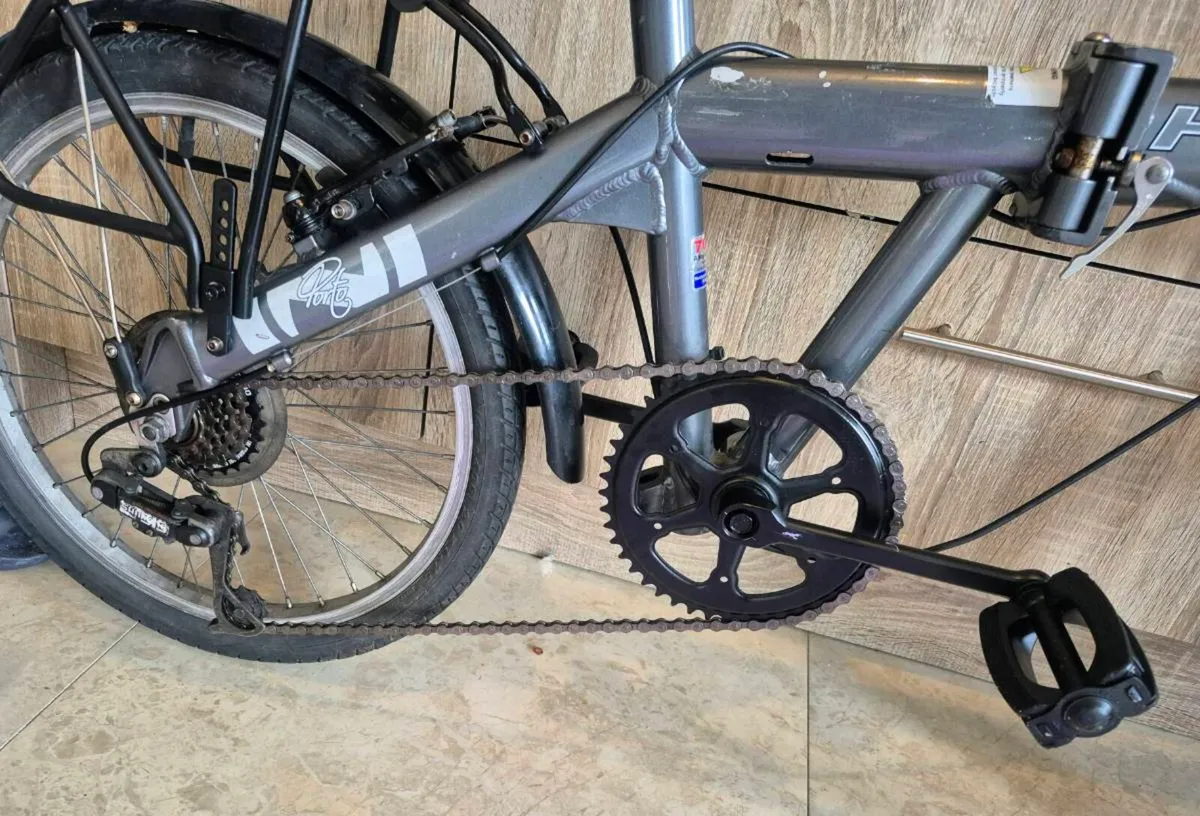 ADULTS FOLDING BICYCLE. MINT CONDITION, CAREFULLY - Image 2