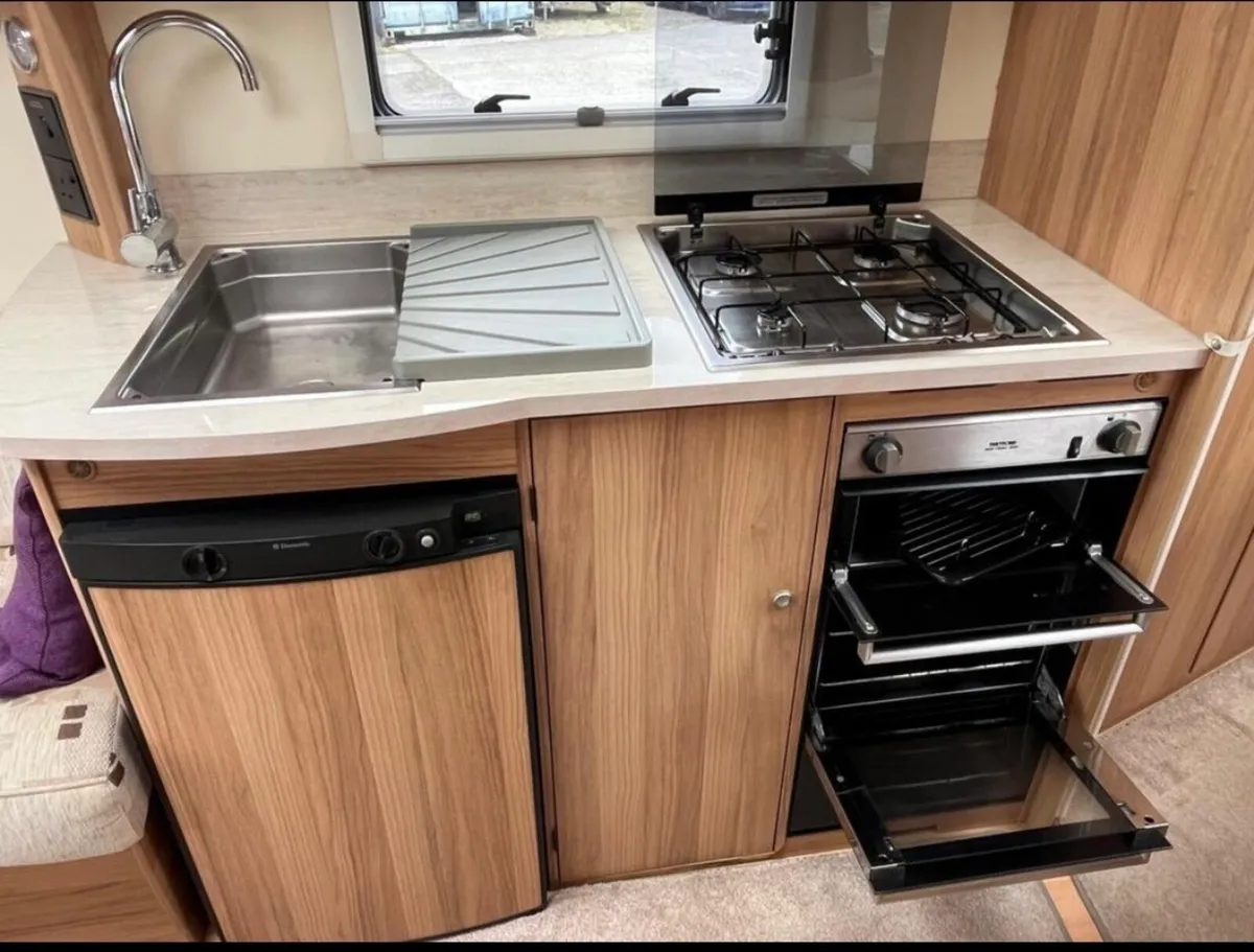 Caravan - Image 4