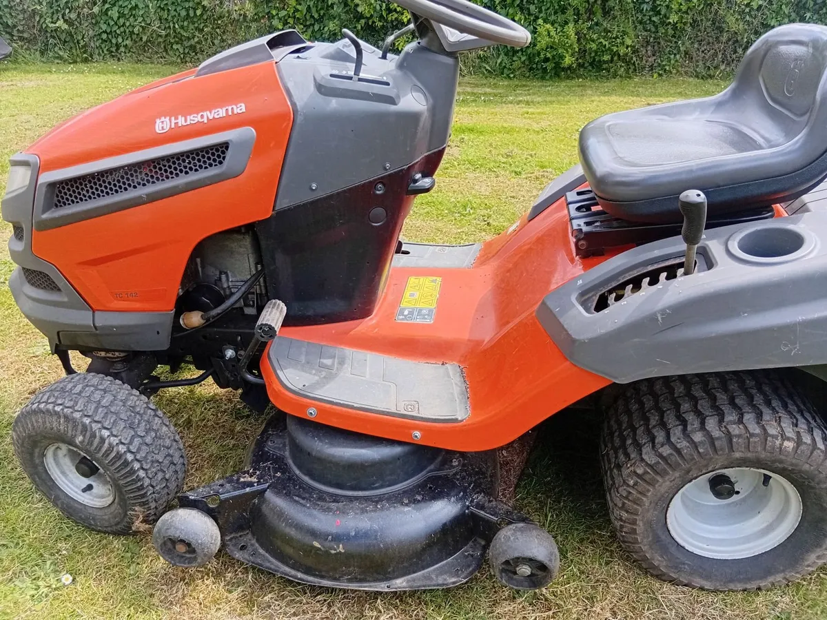 Husquavarna Ride on Mower TC142. 2016 model - Image 3