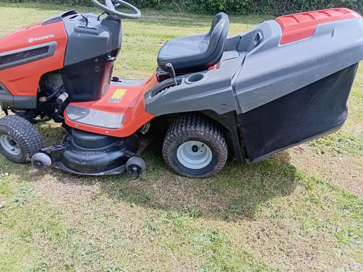 Husquavarna Ride on Mower TC142. 2016 model - Image 4