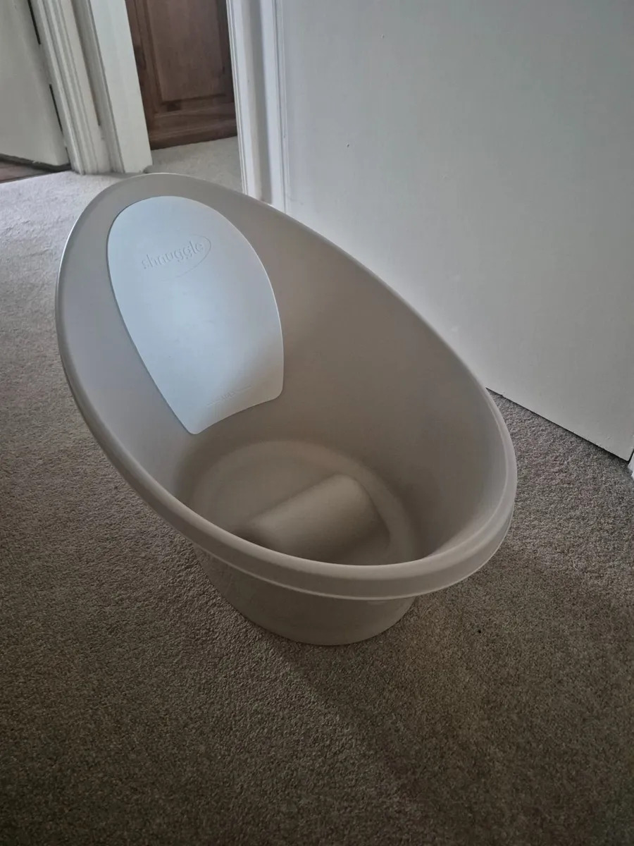 Baby Baths / Baby Chair & Swing / Moses Basket - Image 4