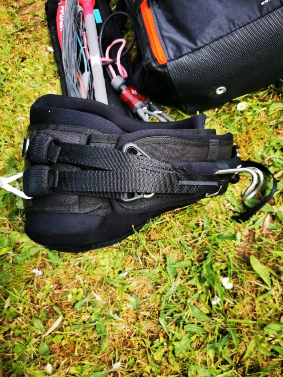 Kitesurfing beginner package 9m bar harness - Image 4
