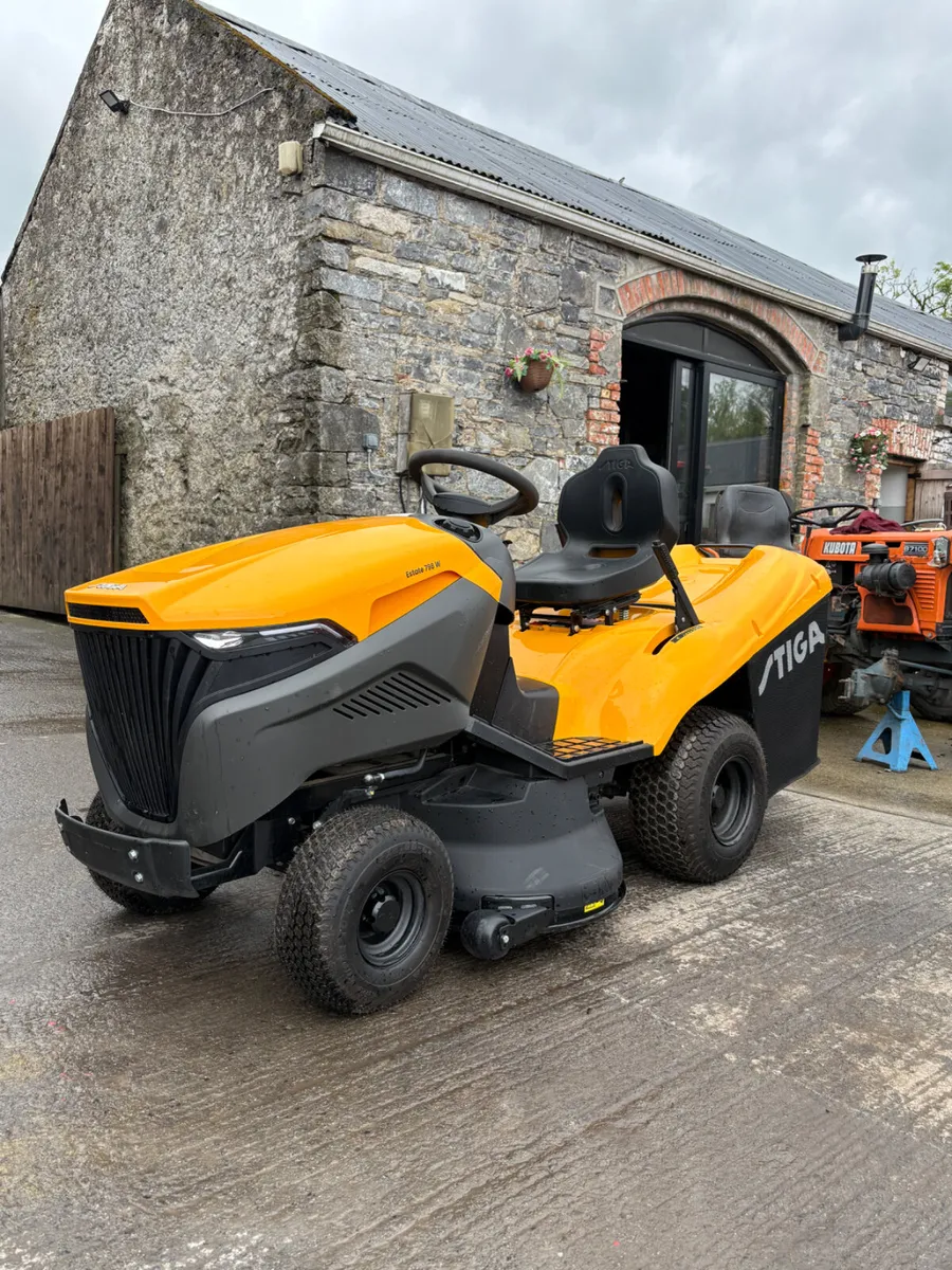 Stiga estate lawnmower - Image 1