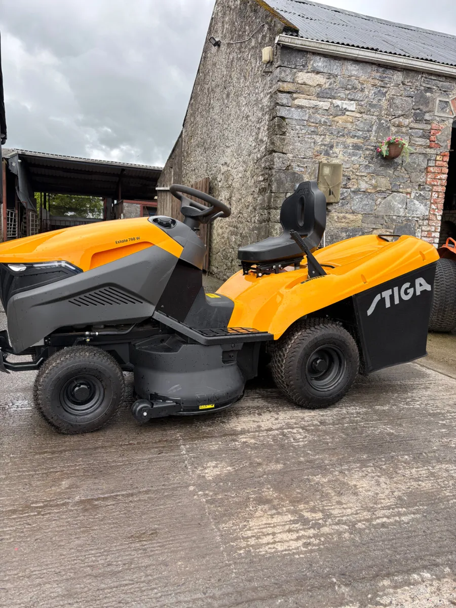 Stiga estate lawnmower - Image 2