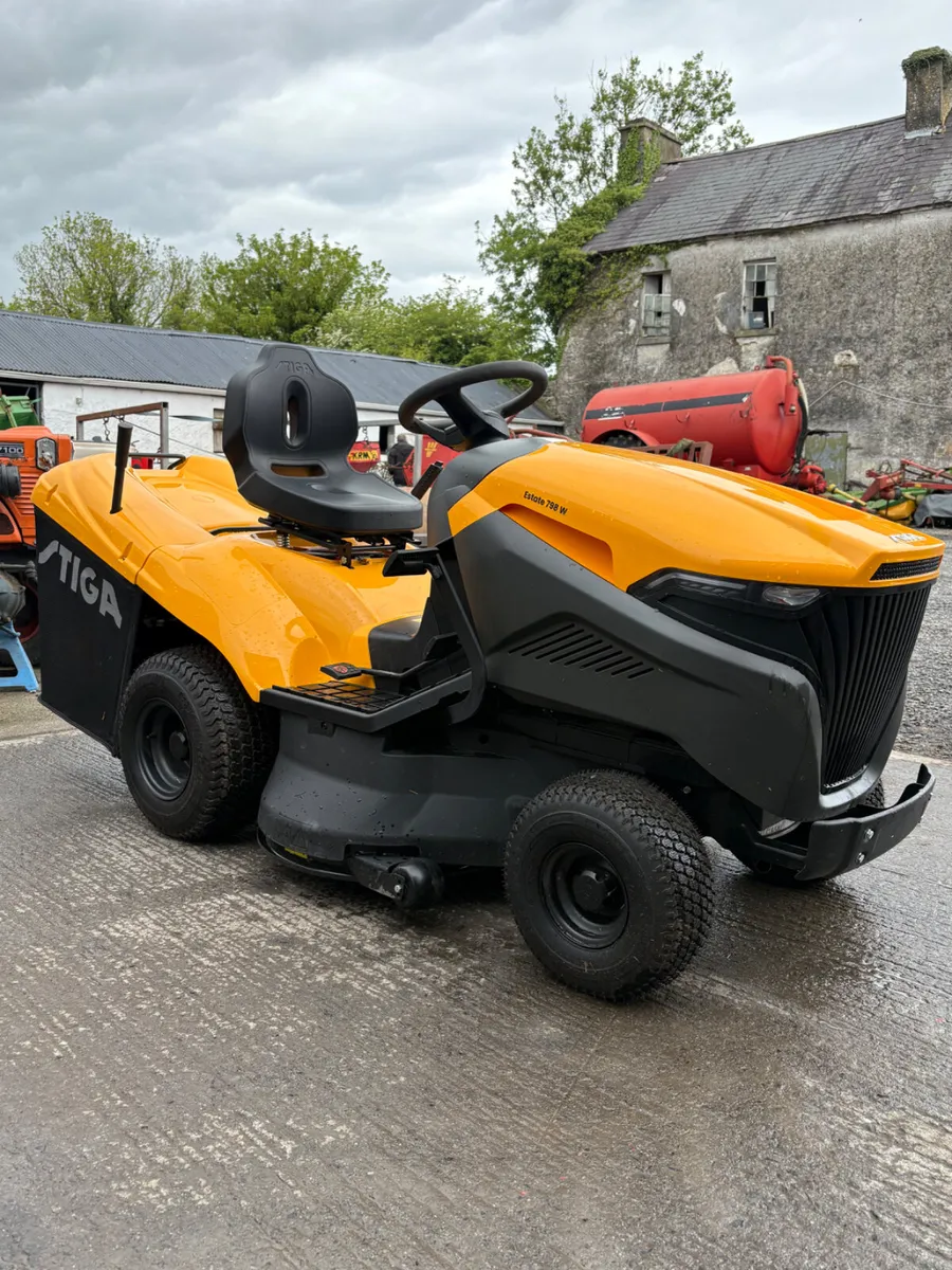 Stiga estate lawnmower - Image 3