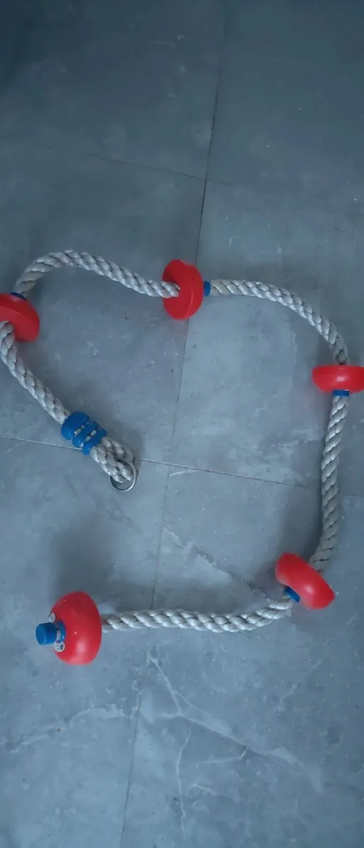 Climbing rope swing and other garden  barely used - Image 2
