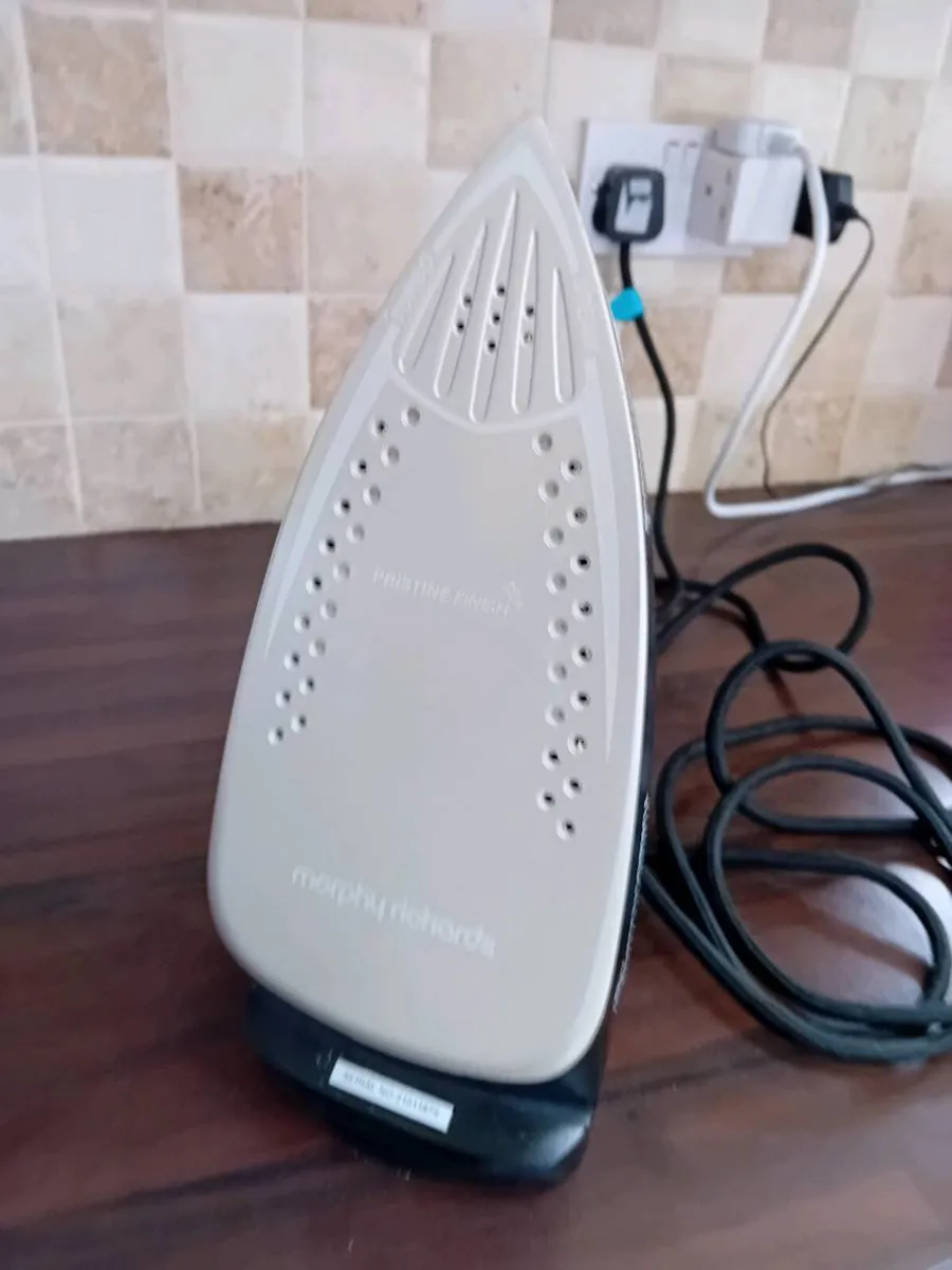 MORPHY RICHARDS TURBO STEAM IRON AS NEW - Image 2