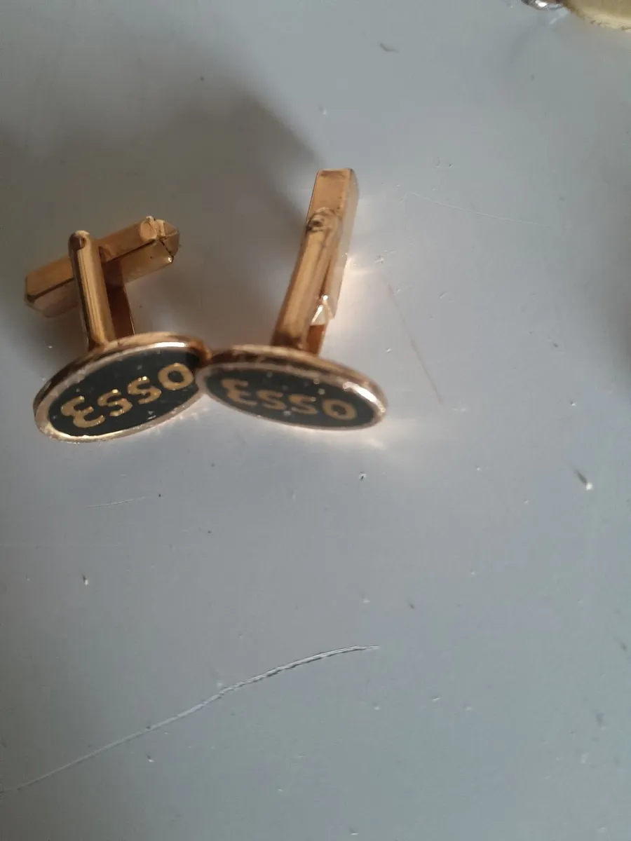 Vintage  esso  keyrings and cufflinks - Image 4