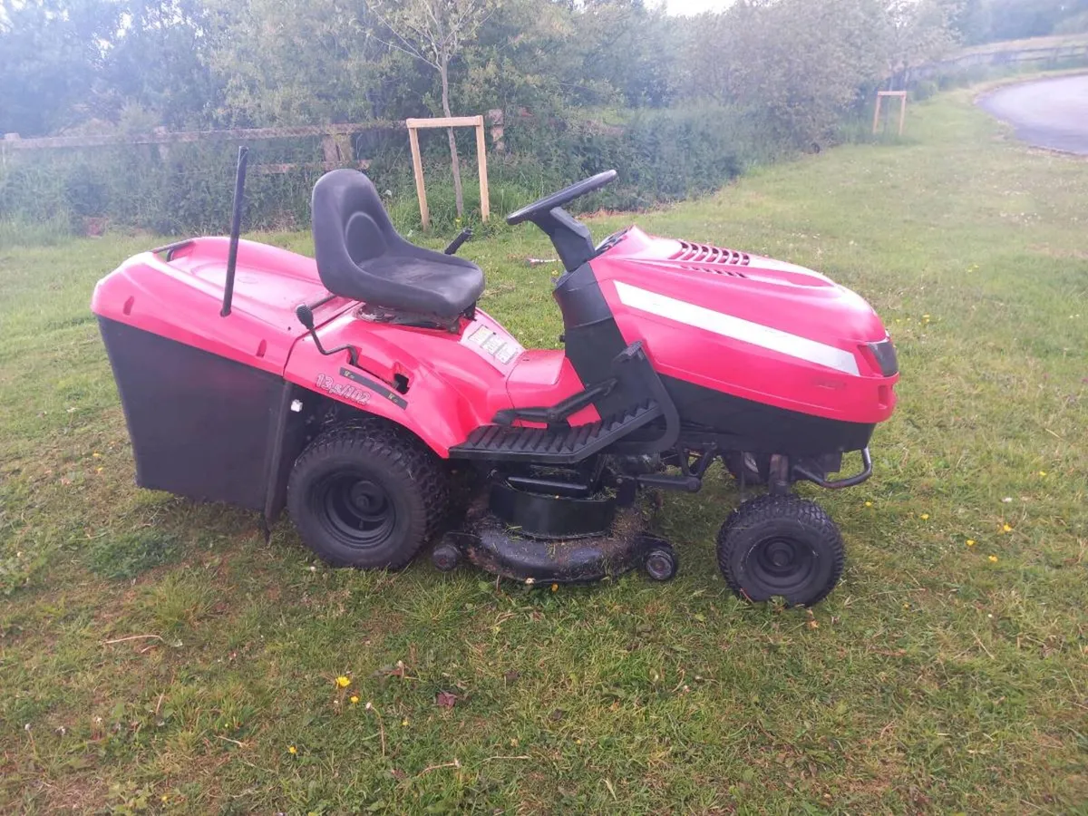 Ride on lawnmower - Image 1