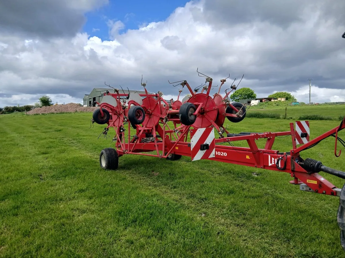 Lely Lotus 1020 Trailed 8 rotor tedder - Image 2