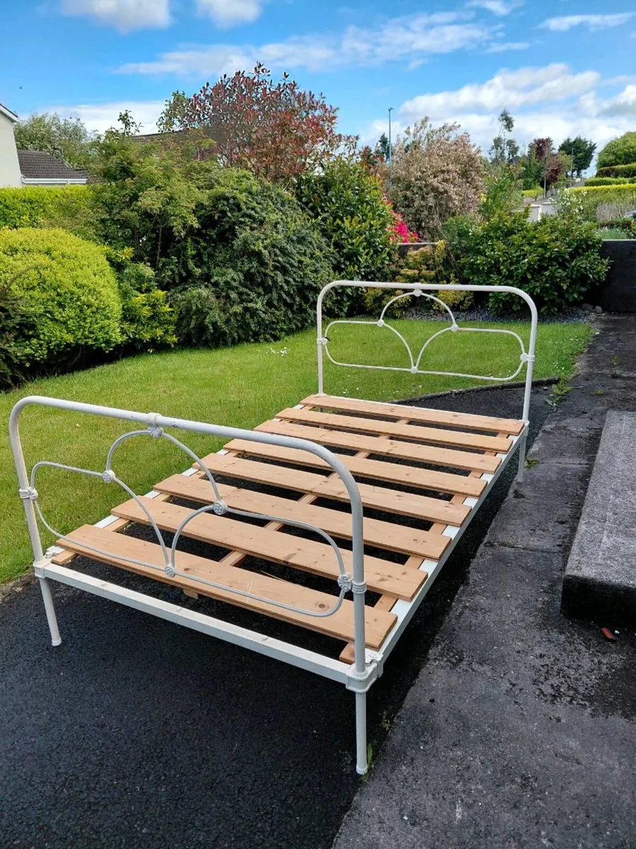 Cast iron bed - Image 3