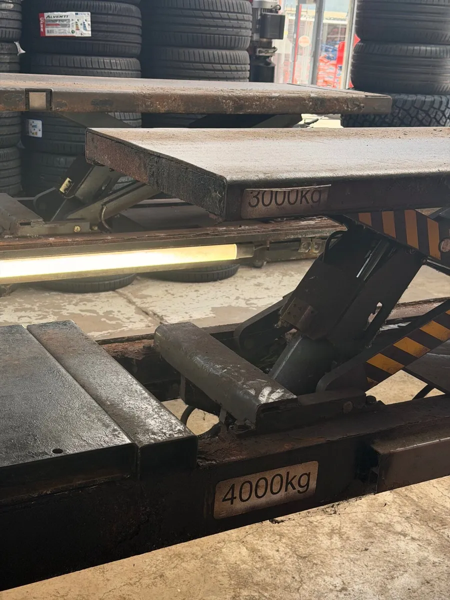 4 post vehicle lift - Image 3