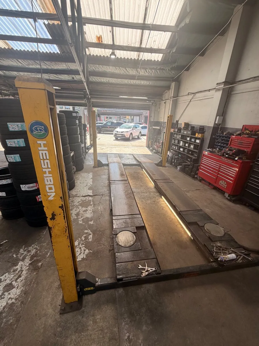 4 post vehicle lift - Image 4