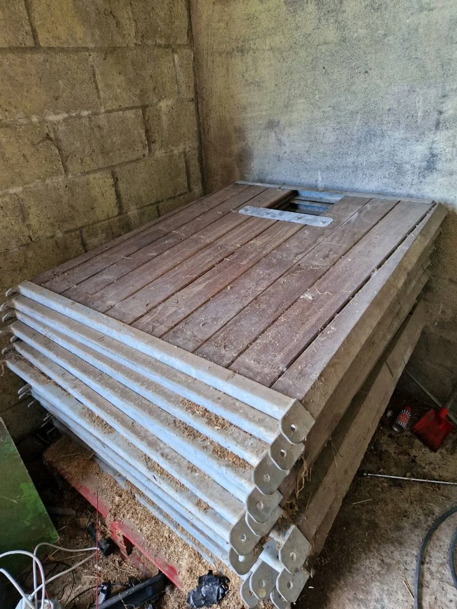 Horse stable sections - Image 2