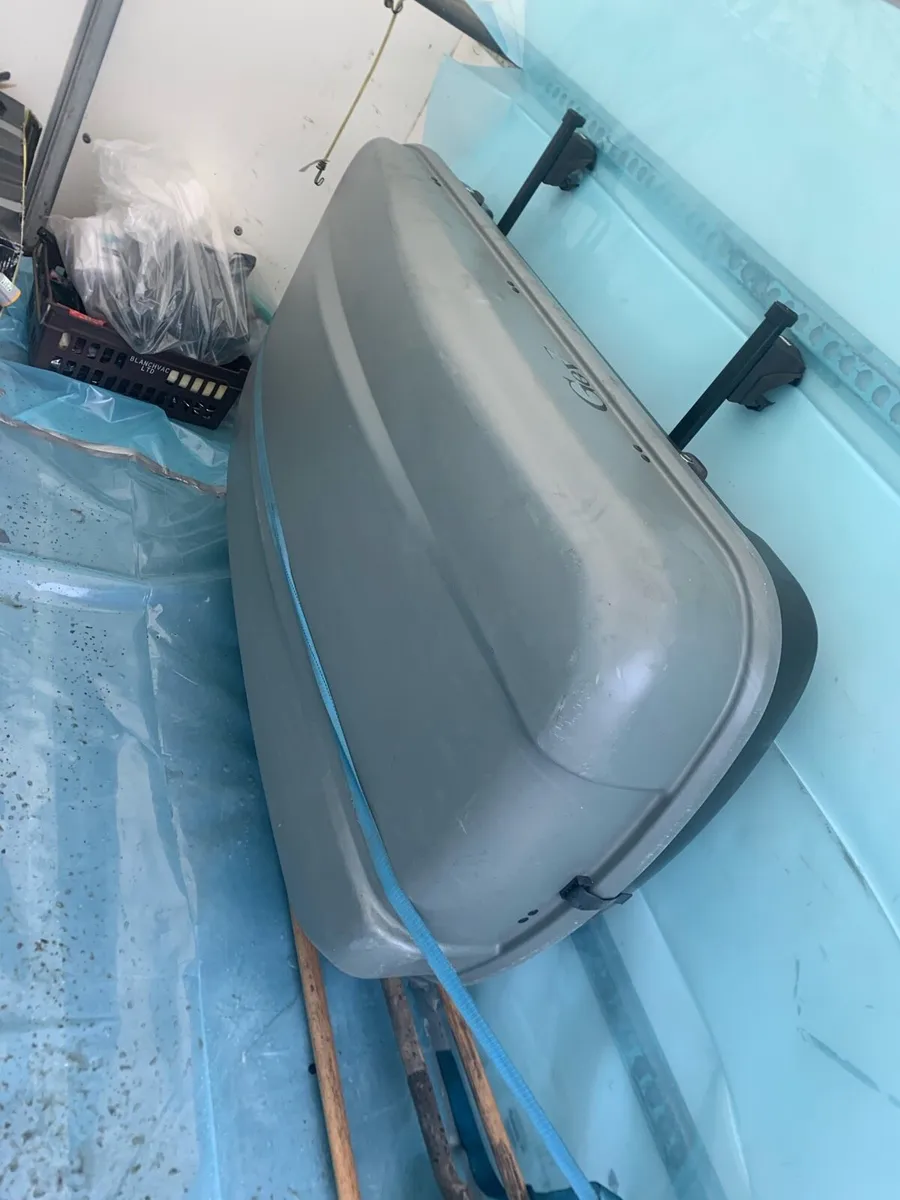 Roof box - Image 1