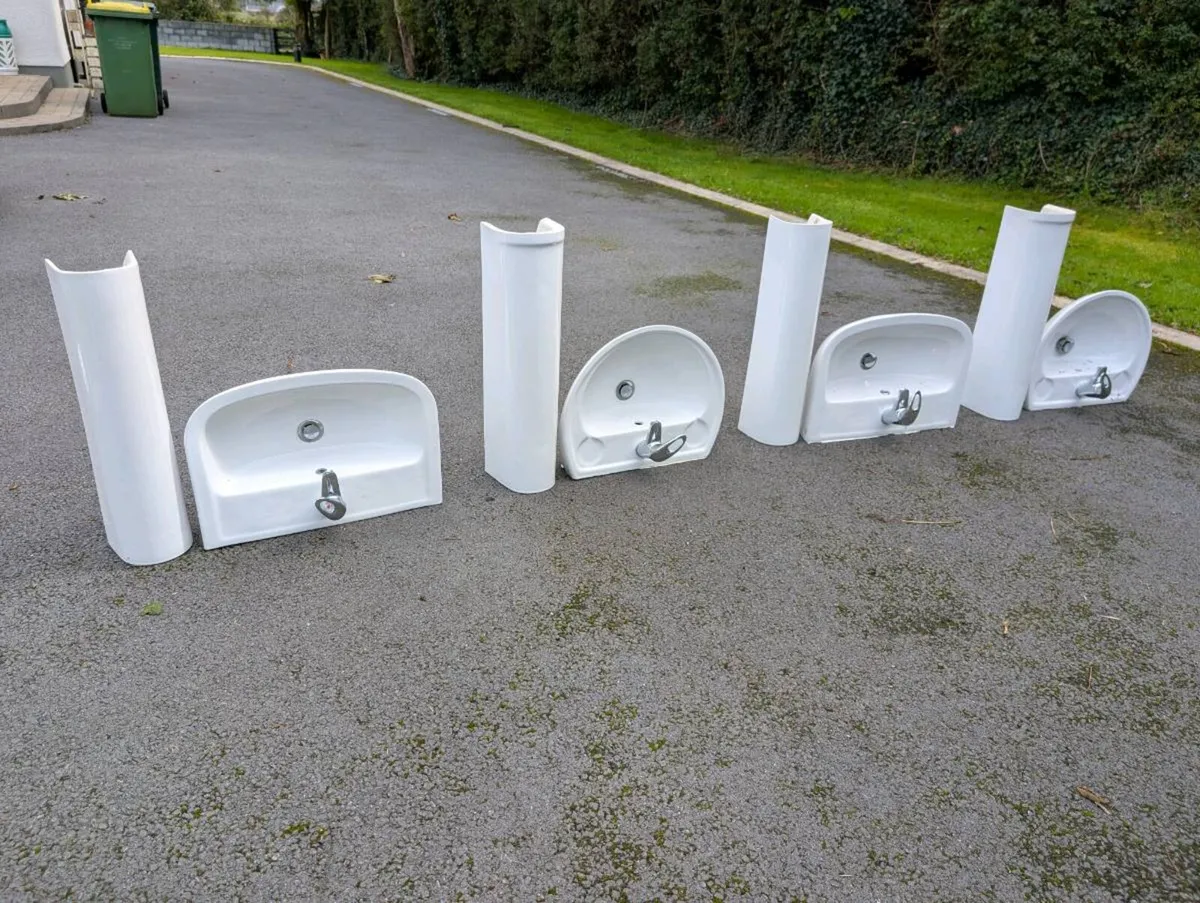 Bathroom Sinks, Taps & Pedestals - Image 1