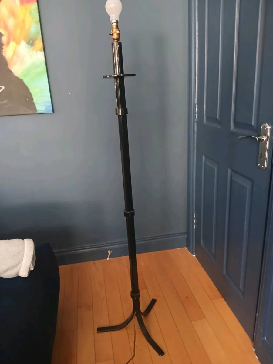 Wrought iron floor lamp - Image 1