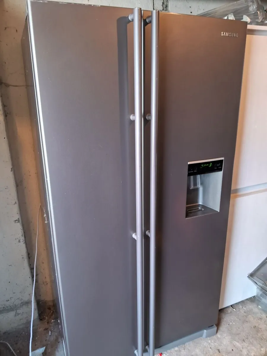 AMERICAN FRIDGE AND FREEZER - Image 1