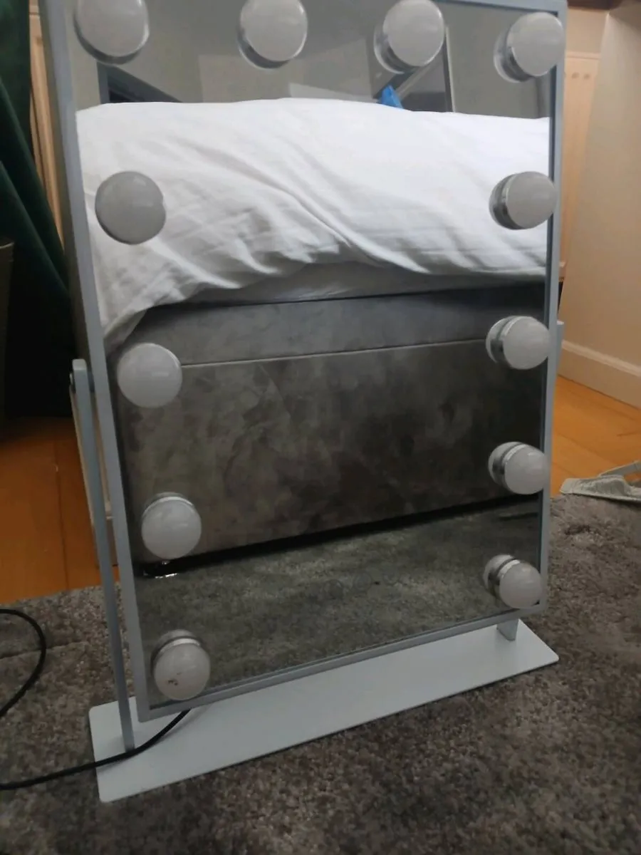 Hollywood vanity mirror - Image 1