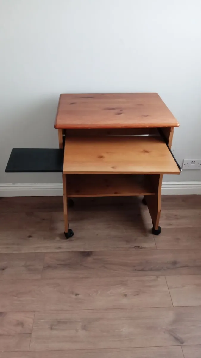 Computer desk - Image 2