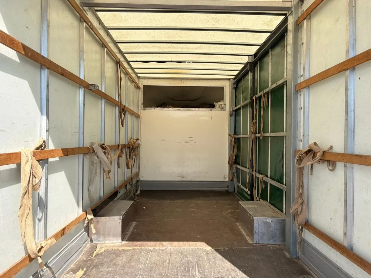 Man TGE 2022 Loloader Luton Half Curtain Half Box - Image 3
