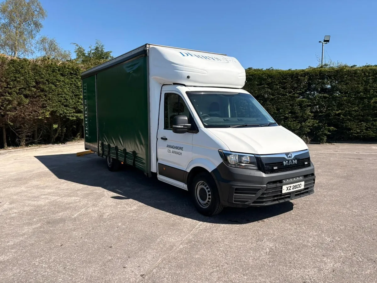 Man TGE 2022 Loloader Luton Half Curtain Half Box - Image 1