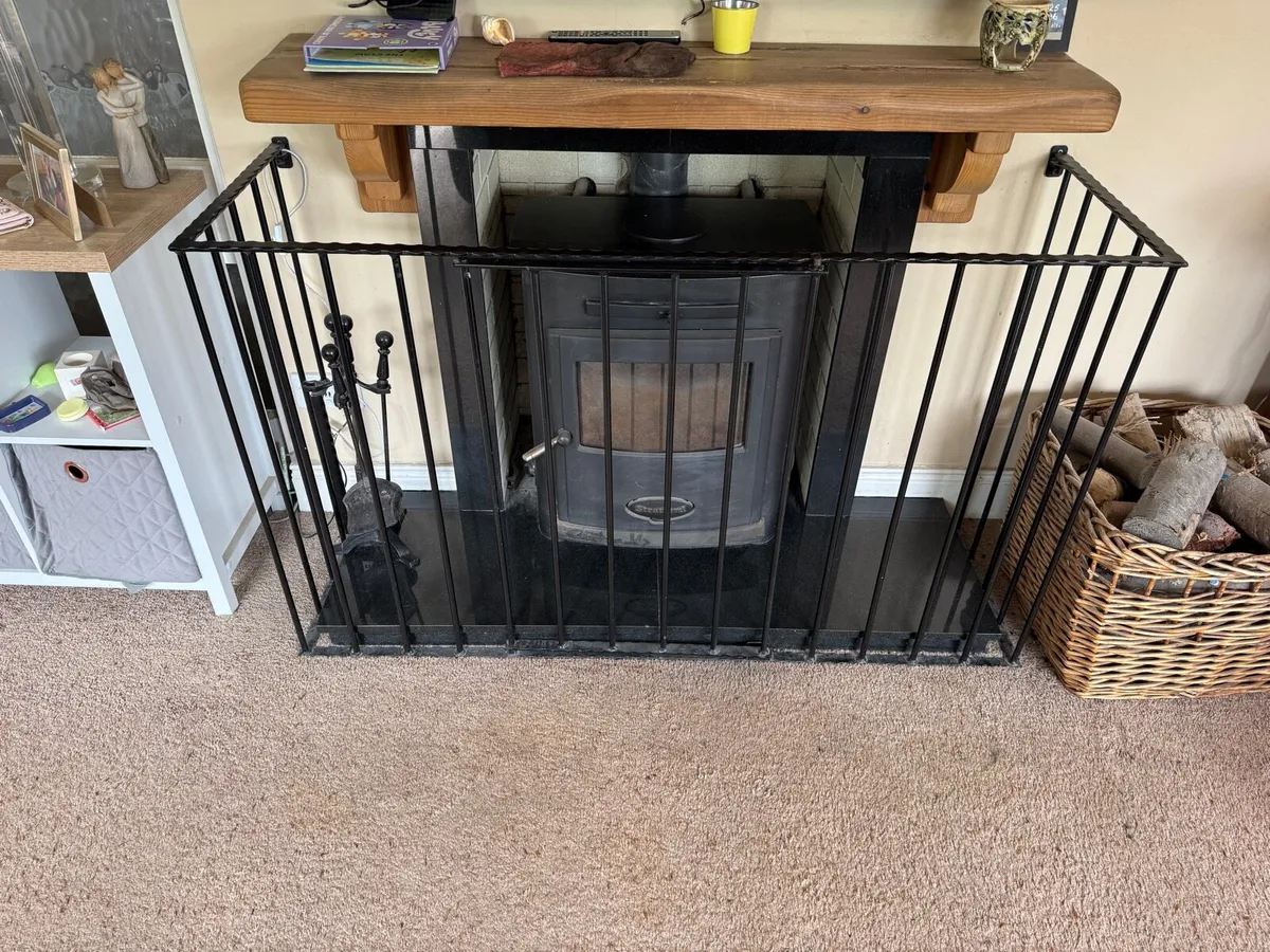 Stove surround - Image 1