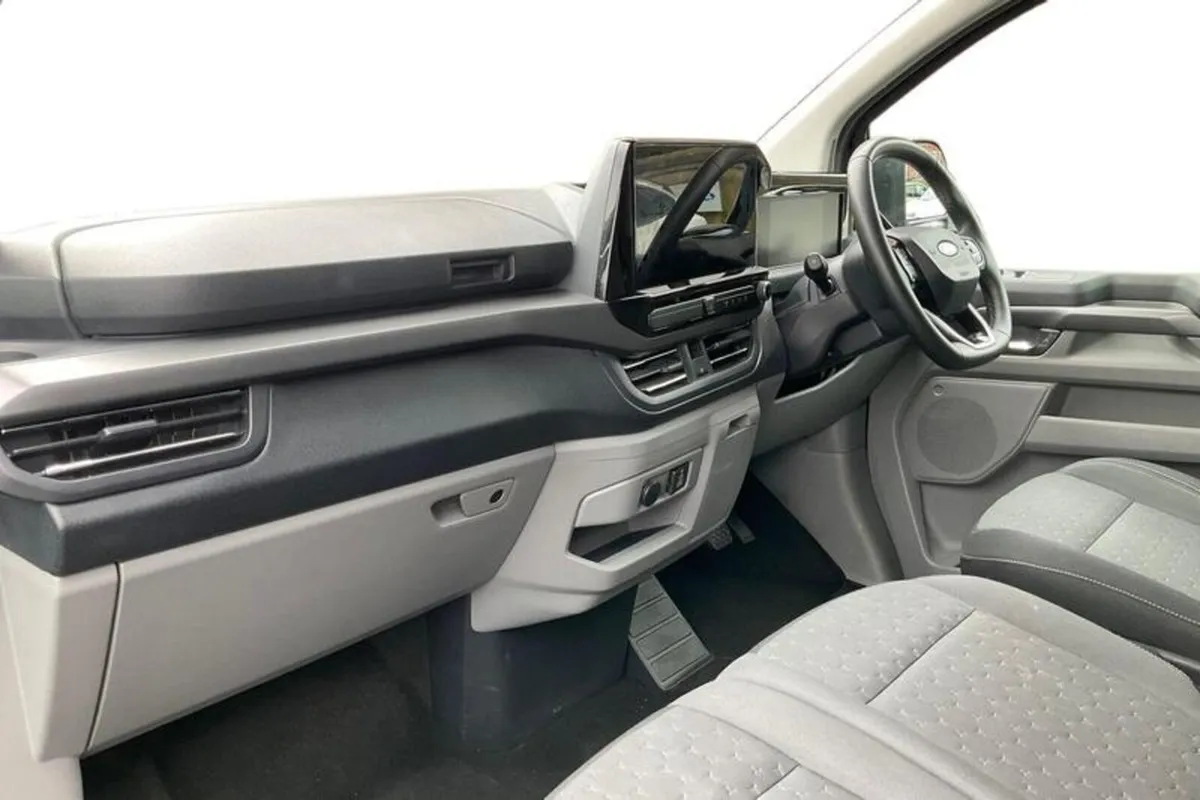 Ford Tourneo Custom TITANIUM LUXE - Image 3