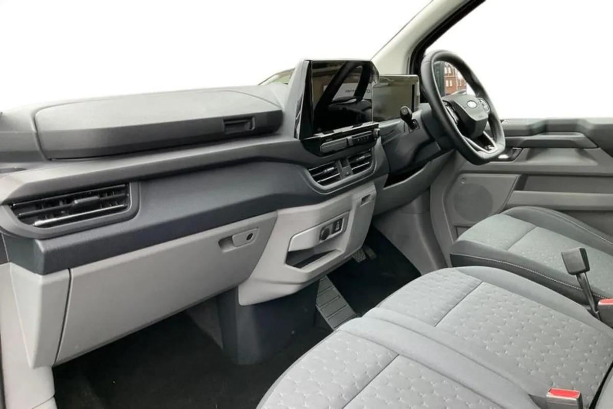 Ford Tourneo Custom TITANIUM - Image 3