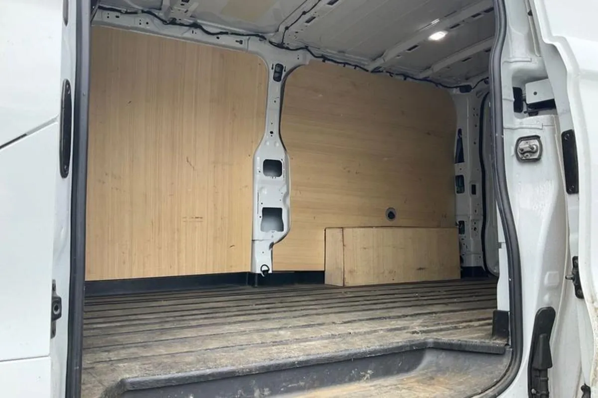 Ford Transit Custom LIMITED - Image 4