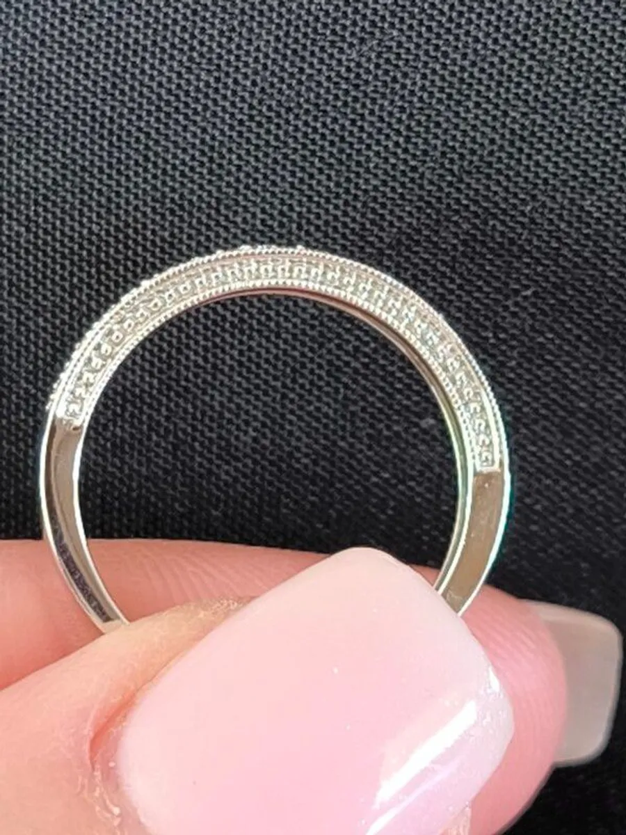 9ct white gold diamond eternity/wedding ring - Image 3