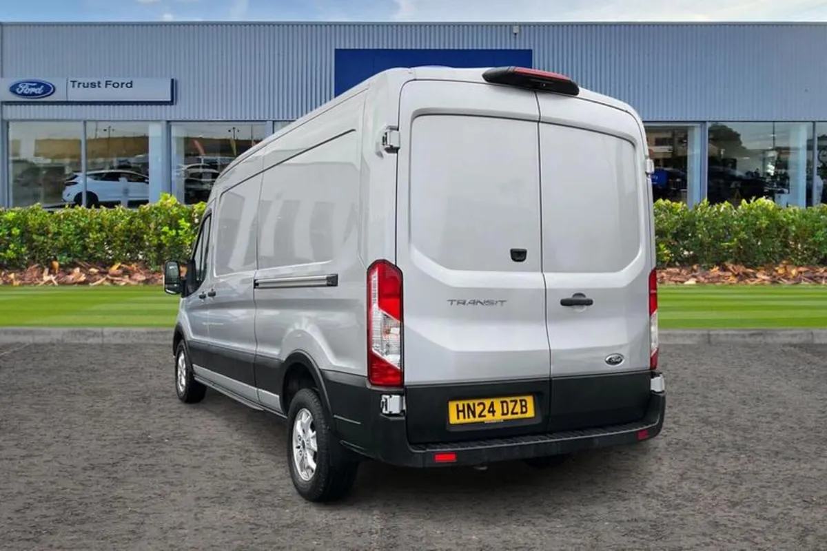 Ford Transit LIMITED - Image 2