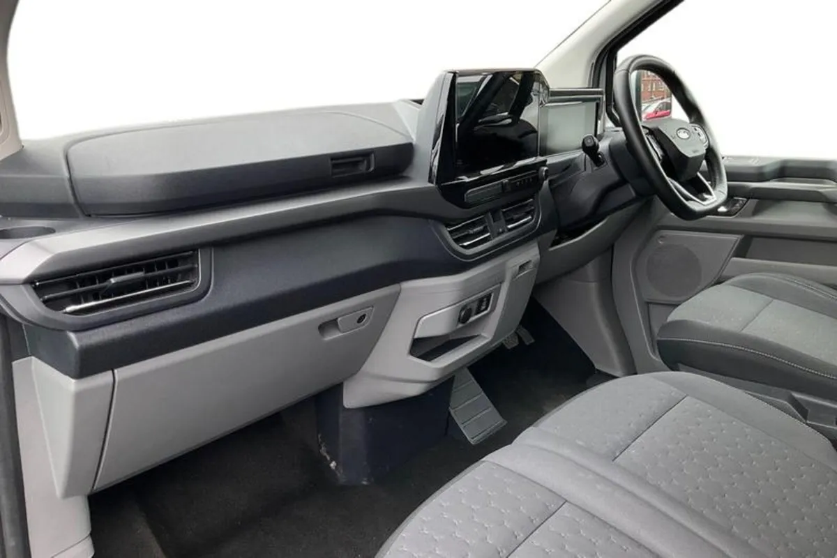 Ford Tourneo Custom TITANIUM - Image 3