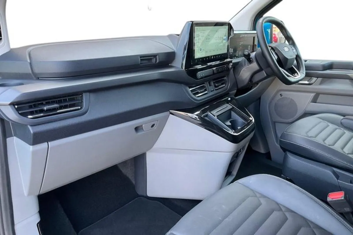 Ford Tourneo Custom TITANIUM X - Image 3