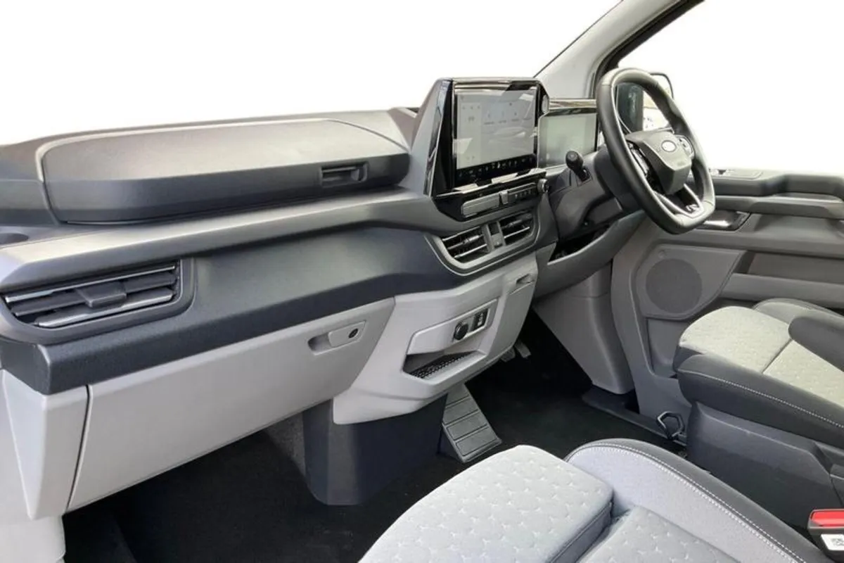 Ford Tourneo Custom TITANIUM - Image 3