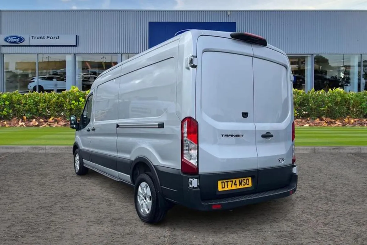 Ford Transit LIMITED - Image 2