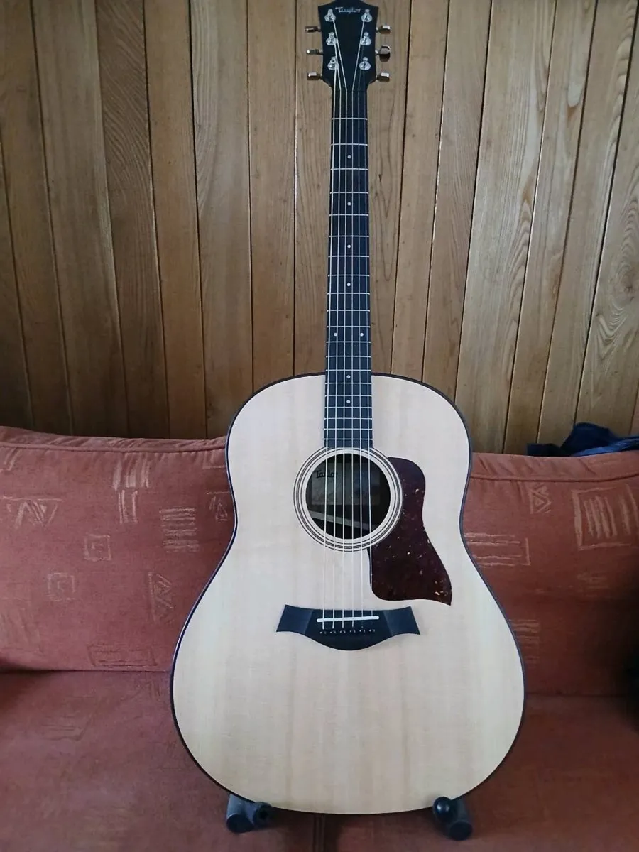 Acoustic guitar - Image 1