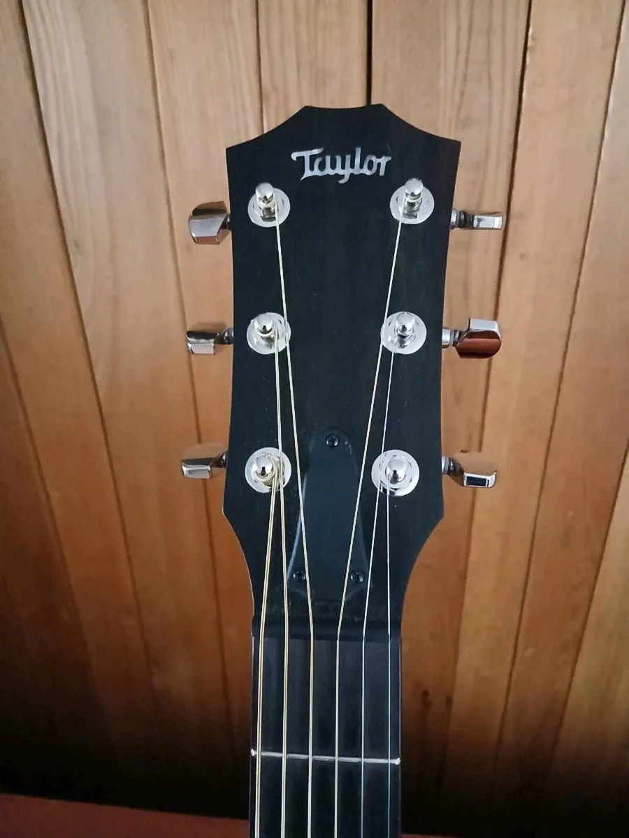 Acoustic guitar - Image 2