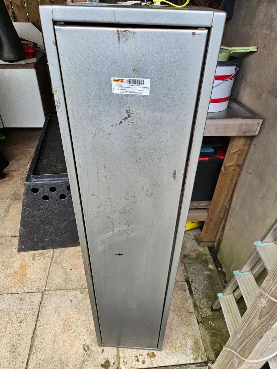 Gun cabinet - Image 1