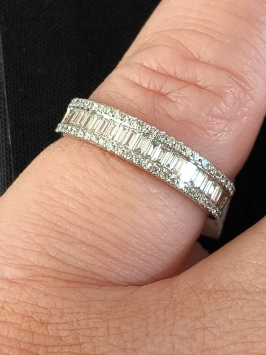18ct diamond wedding/eternity ring - Image 1