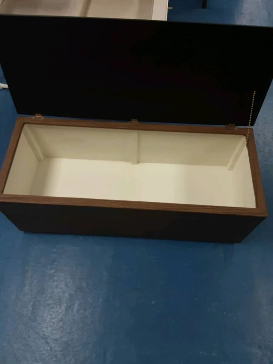 STORAGE BENCH - Image 3