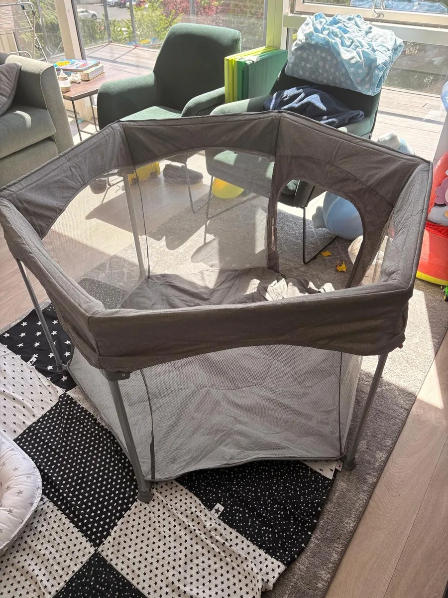 Miniuno Hexipen Folding Playpen – Great Condition - Image 1